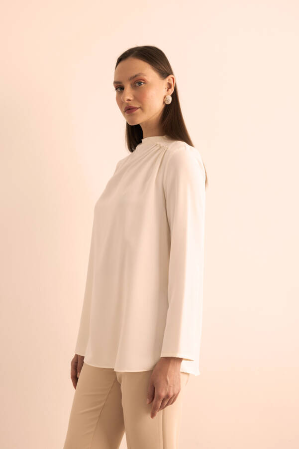 Ekru Sol Omuzu Büzgü ve İşleme Detaylı Dokuma Bluz - 6