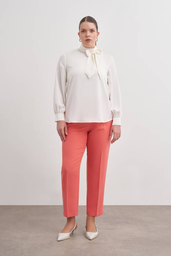 Ekru Yakası Bağlama Detaylı Klasik Bluz - 3