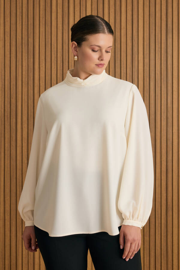 Ekru Yakası Büzgü Detaylı Bluz - Aker