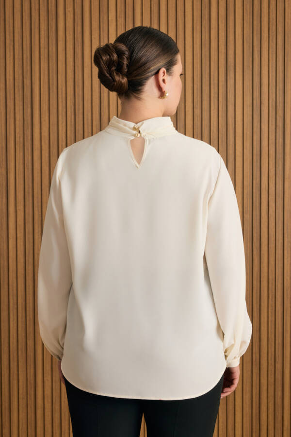 Ekru Yakası Büzgü Detaylı Bluz - 5