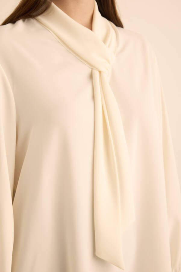 Ekru Yakası Fular Detaylı Dokuma Bluz - 4