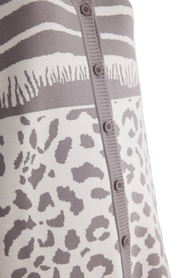 Gri Desenli Triko Hırka - 2