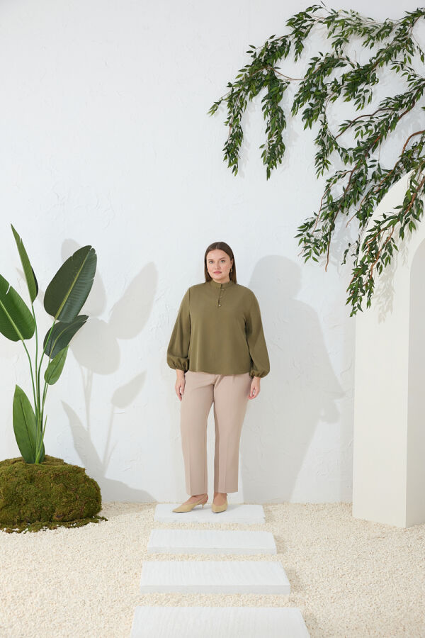 Haki Dik Yaka Brit Detaylı Bluz - 1