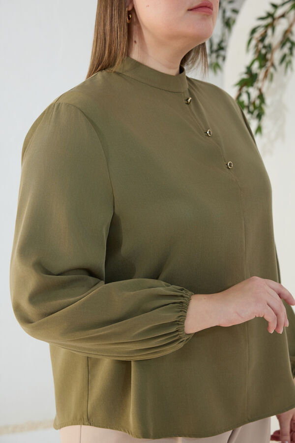 Haki Dik Yaka Brit Detaylı Bluz - 4
