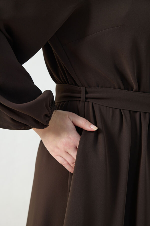 Kahverengi Bel ve Kol Ucu Lastik Detaylı Elbise - 6
