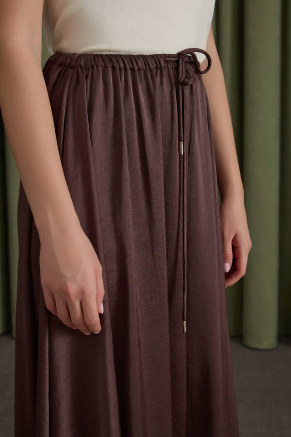 Kahverengi Beli Bağcıklı Saten Etek - 5
