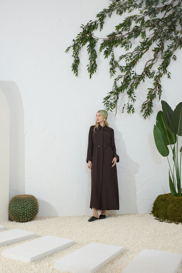 Kahverengi Beli Lastik Detaylı Ferace - Aker