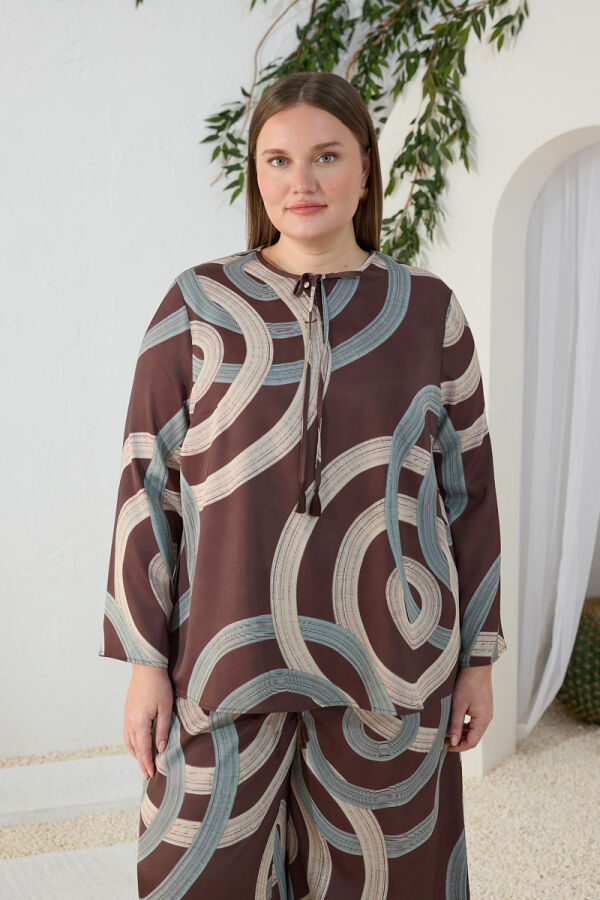 Kahverengi Bisiklet Yaka Püskül Detaylı Desenli Bluz - 2