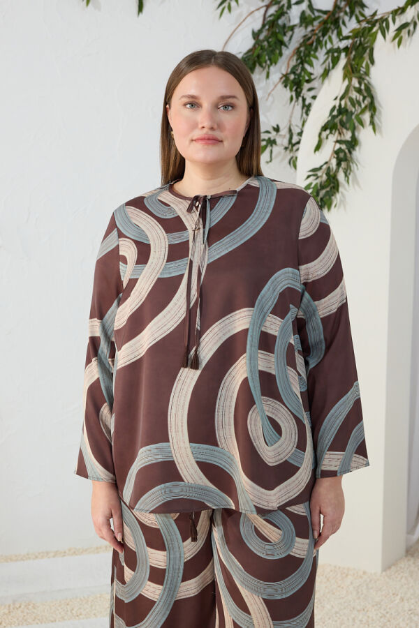 Kahverengi Bisiklet Yaka Püskül Detaylı Desenli Bluz - 3