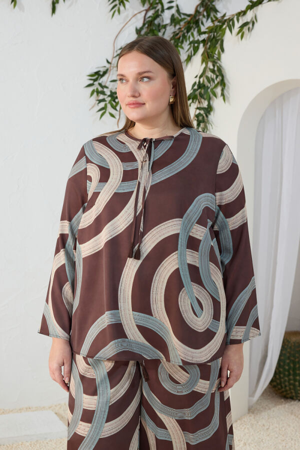 Kahverengi Bisiklet Yaka Püskül Detaylı Desenli Bluz - 4