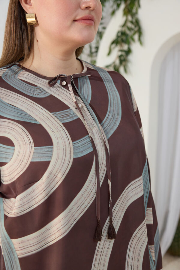 Kahverengi Bisiklet Yaka Püskül Detaylı Desenli Bluz - 5