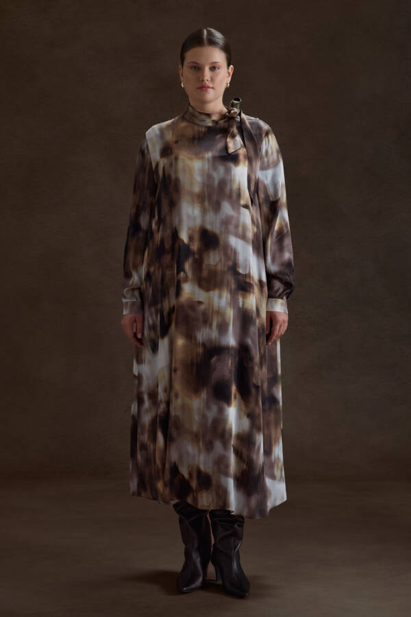 Kahverengi Desenli Yakası Bağcık Detaylı Viscon Elbise - Aker (1)