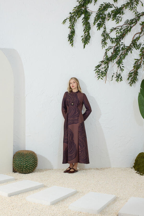 Kahverengi Dik Yaka Pens Detaylı Elbise - Aker (1)