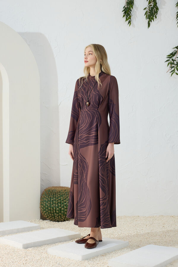 Kahverengi Dik Yaka Pens Detaylı Elbise - 5