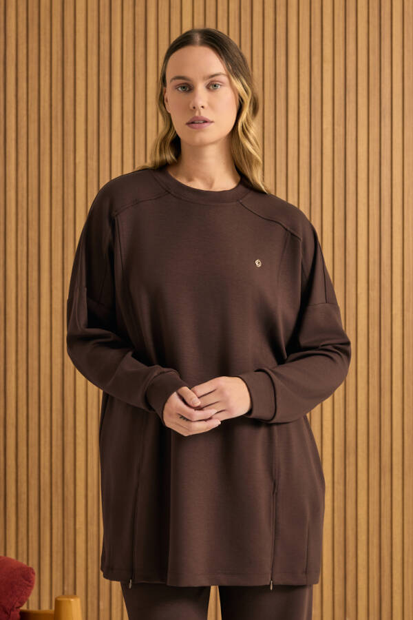 Kahverengi Etek Ucu Fermuarlı Yırtmaç Detaylı Sweatshirt - Aker (1)