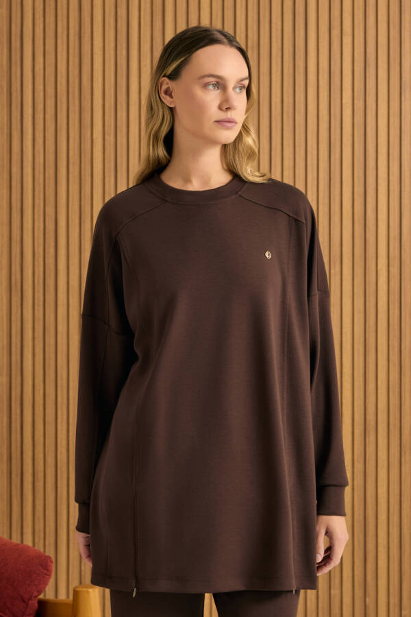 Kahverengi Etek Ucu Fermuarlı Yırtmaç Detaylı Sweatshirt - 3