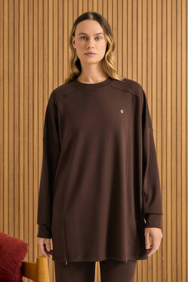 Kahverengi Etek Ucu Fermuarlı Yırtmaç Detaylı Sweatshirt - 4