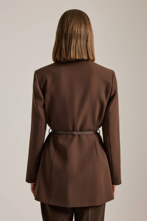 Kahverengi Kemer Aksesuarlı Hakim Yaka Ceket - 6