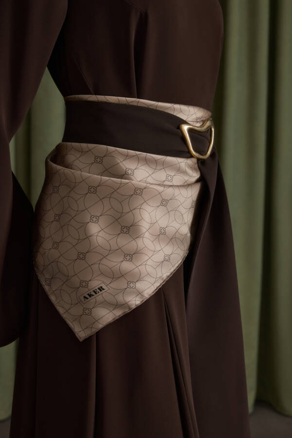 Kahverengi Metal Tokalı Krep Elbise - 5