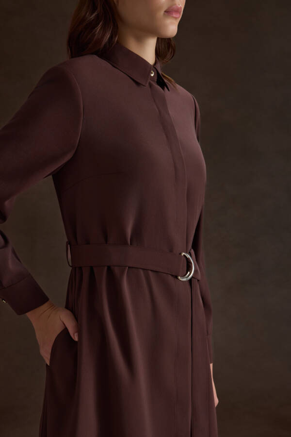 Kahverengi Metal Tokalı Modal Elbise - 3