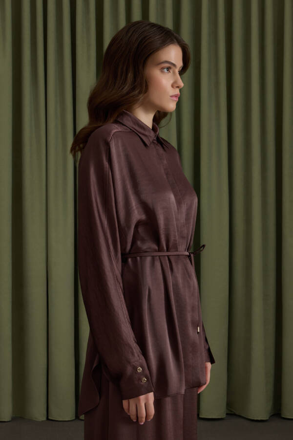 Kahverengi Saten Dökümlü Bluz - 1