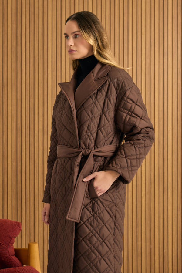 Kahverengi Seyyar Kuşaklı Kapitone Mont - 5