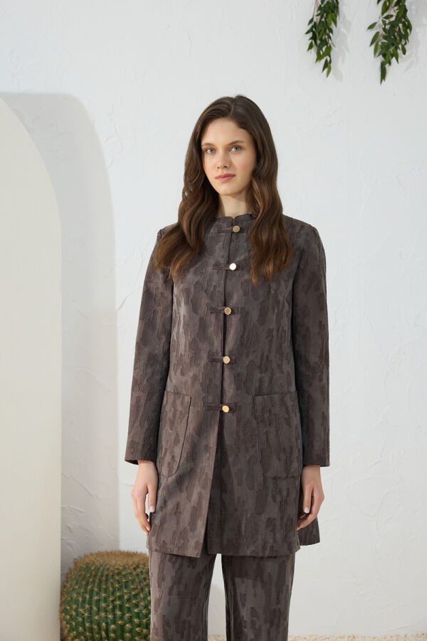 Kahverengi Şık Düğmeli Jakarlı Kap - Aker (1)