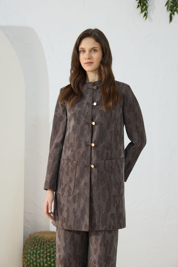 Kahverengi Şık Düğmeli Jakarlı Kap - 3