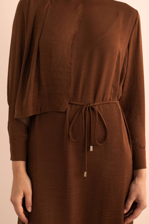 Kahverengi Üst Kısmı Volan Parça Hareketli Dökümlü Elbise - 3