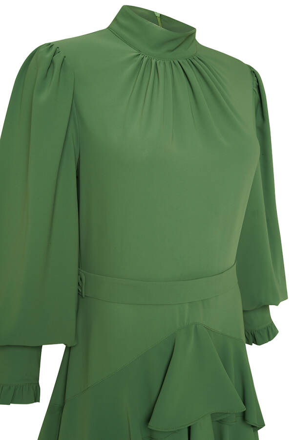 Yeşil Kat Detaylı Şık Elbise - 2