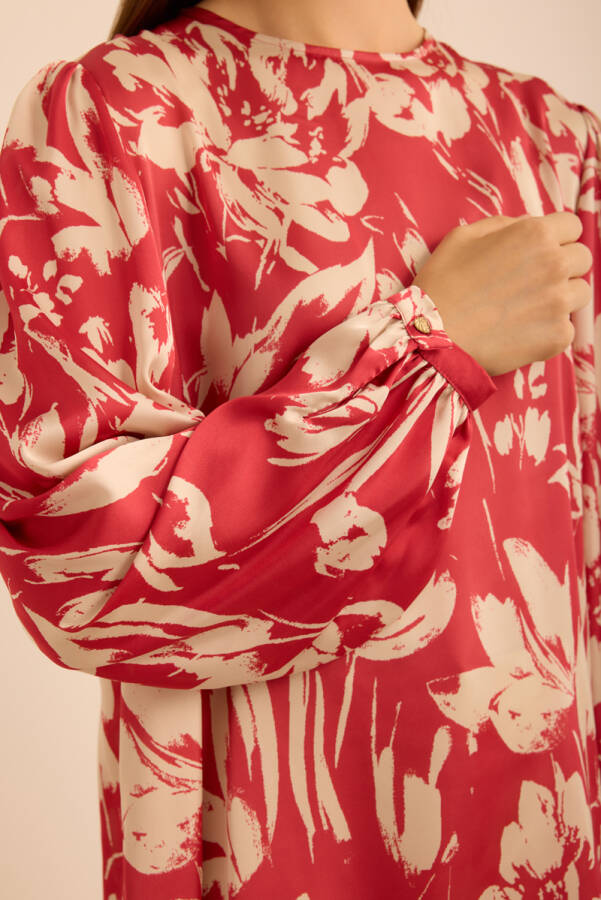Kırmızı Çiçek Desenli İnce Dokuma Bluz - 5