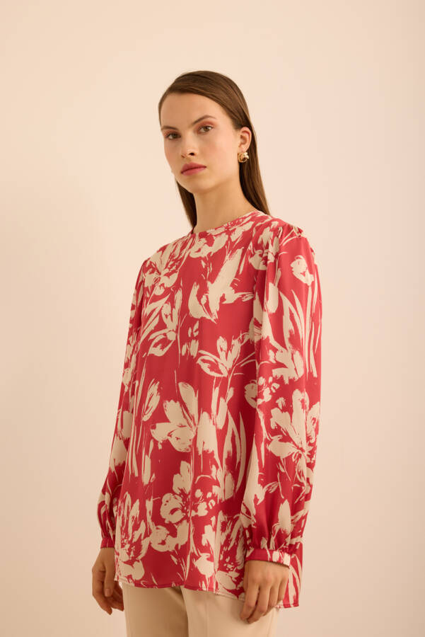 Kırmızı Çiçek Desenli İnce Dokuma Bluz - 3