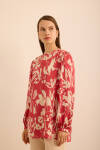 Kırmızı Çiçek Desenli İnce Dokuma Bluz - 4