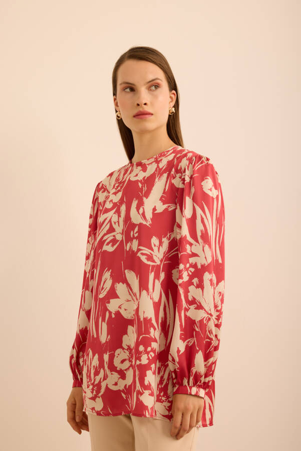 Kırmızı Çiçek Desenli İnce Dokuma Bluz - 4