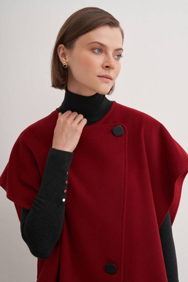 Kırmızı 18182111 Kolsuz Düğme Detaylı Kap - Aker (1)