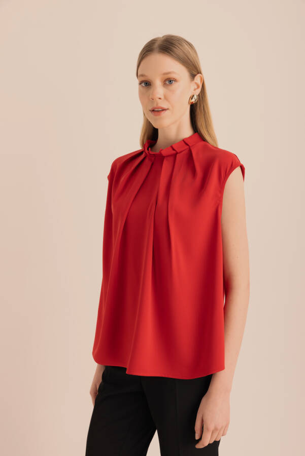 Kırmızı Pile Detaylı Dokuma Kolsuz Bluz - 4