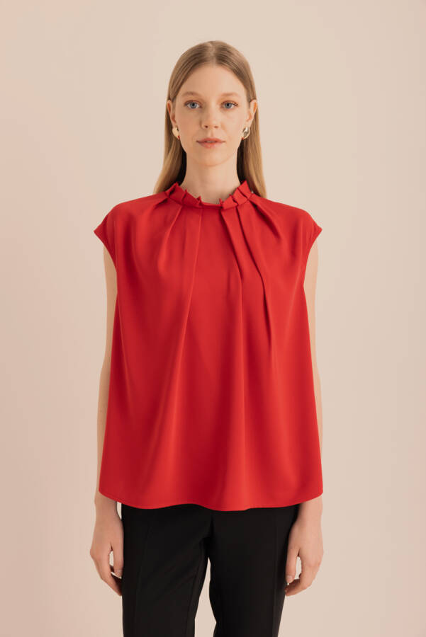 Kırmızı Pile Detaylı Dokuma Kolsuz Bluz - 6