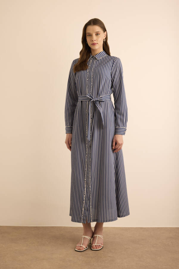 Lacivert Aksesuar Detaylı Elbise - 1