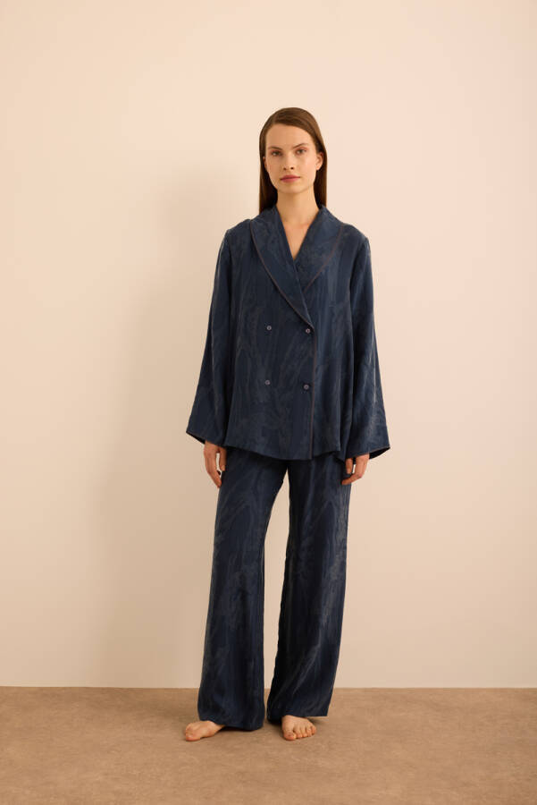 Lacivert Çiçek Dokulu Kruvaze Kapama Tencel Pijama Üstü - 1