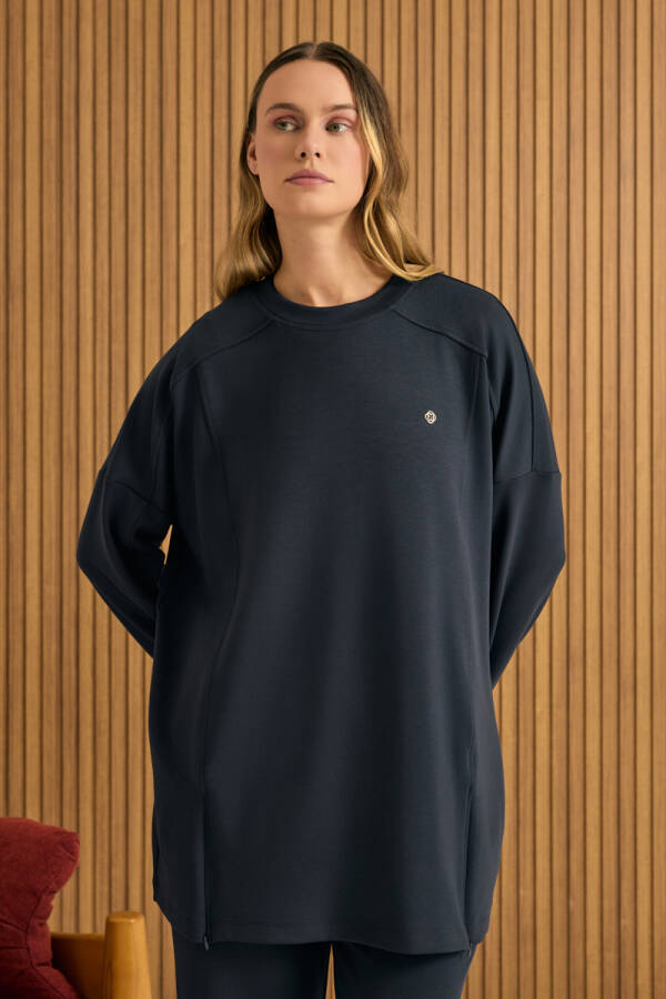 Lacivert Etek Ucu Fermuarlı Yırtmaç Detaylı Sweatshirt - Aker