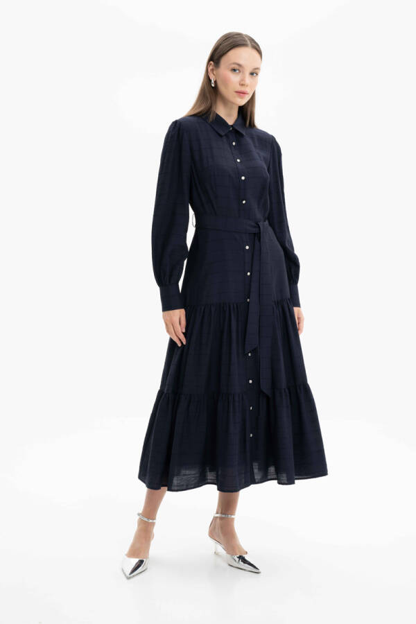 Lacivert Kare Dokulu Kumaş Hareketli Elbise - 1