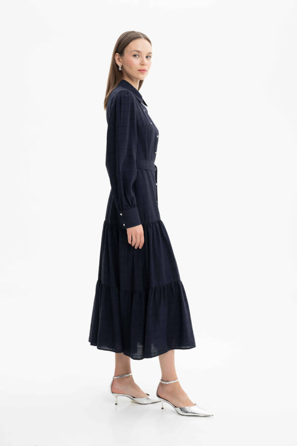 Lacivert Kare Dokulu Kumaş Hareketli Elbise - 3