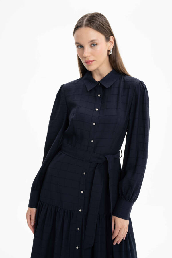 Lacivert Kare Dokulu Kumaş Hareketli Elbise - 5