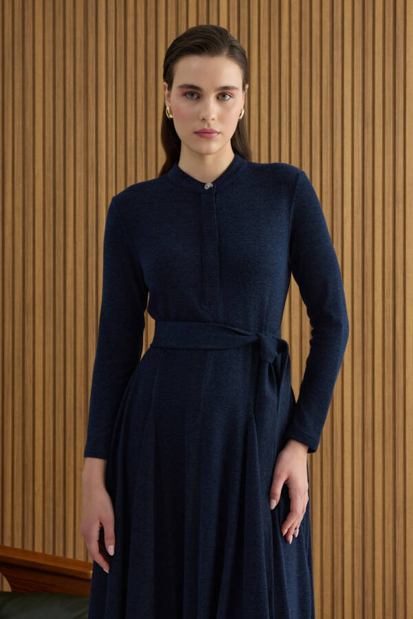 Lacivert Seyyar Kuşaklı ,Kloş Örme Elbise - 1