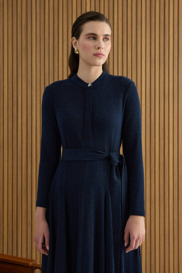 Lacivert Seyyar Kuşaklı ,Kloş Örme Elbise - 4