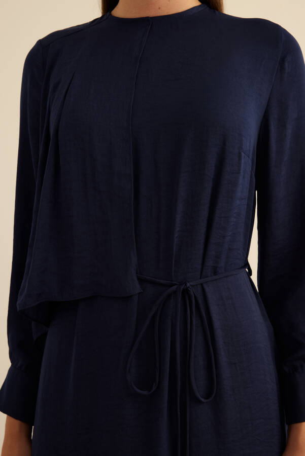 Lacivert Üst Kısmı Volan Parça Hareketli Dökümlü Elbise - 6