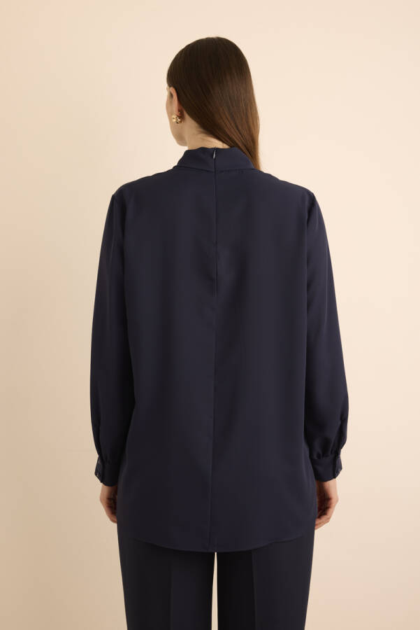 Lacivert Yakası Fular Detaylı Dokuma Bluz - 7