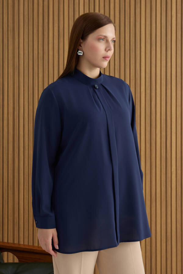 Lacivert Yakası Pili ve Boncuk Detaylı Bluz - 4