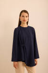 Lacivert Yandan Pili ve İşleme Detaylı Dokuma Bluz - 2