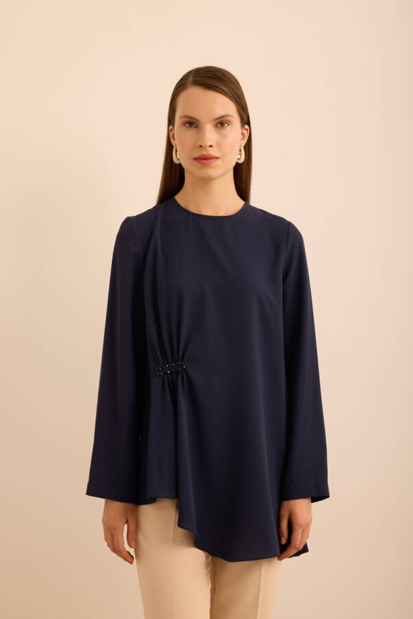 Lacivert Yandan Pili ve İşleme Detaylı Dokuma Bluz - 3